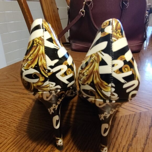 Elegant Black and Gold Women's Heels - Picture 3 of 7